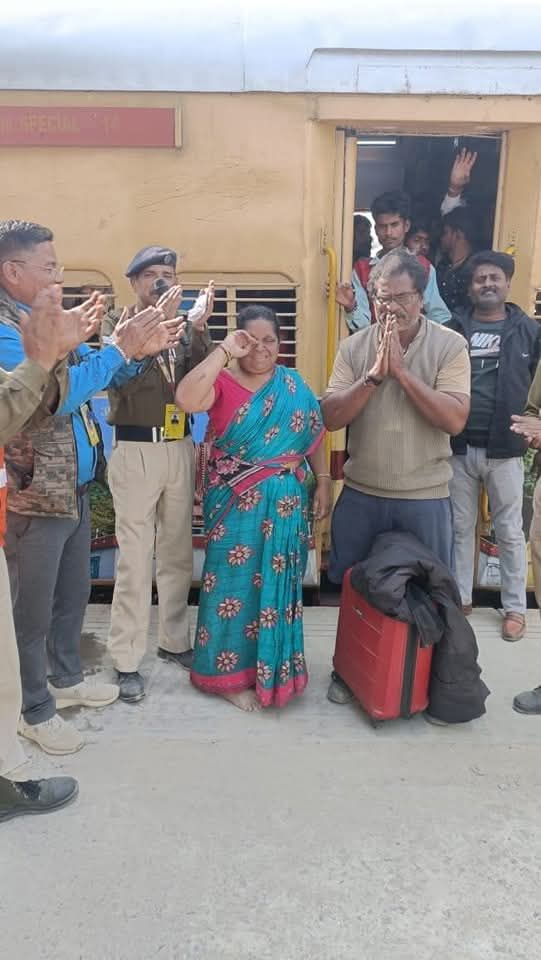 “Railways Reunites Separated Couple at Maha Kumbh: A Heartwarming Tale of Dedication and Service”